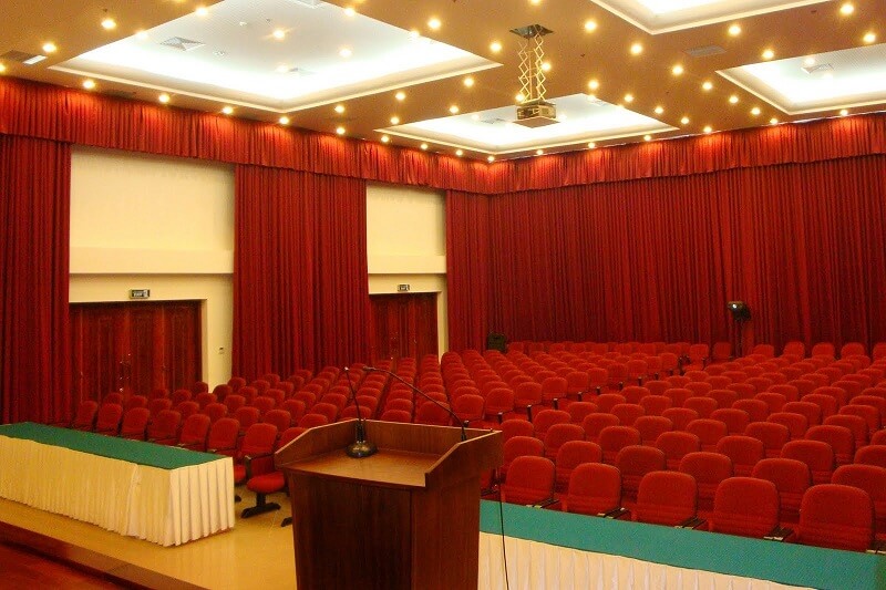 hội trường 500 chỗ