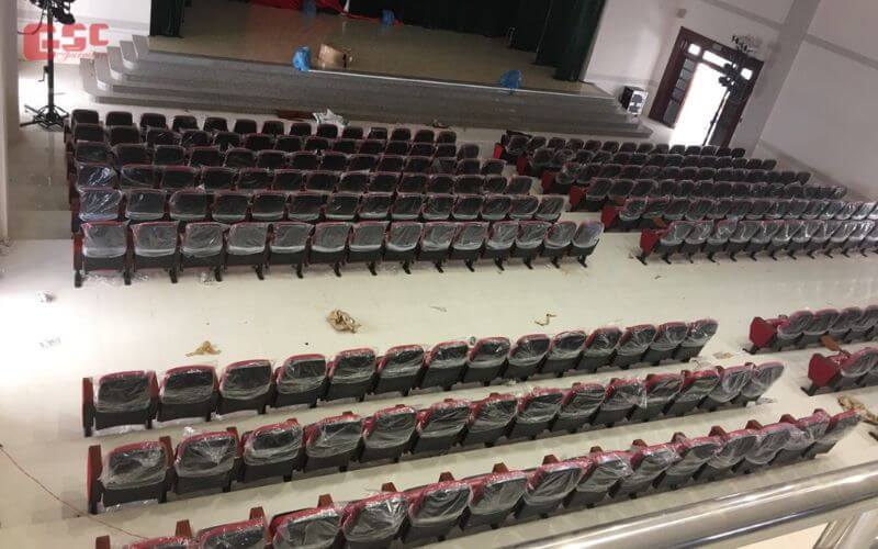 Ghế được sắp xếp khoa học cho lối đi được gọn gàng