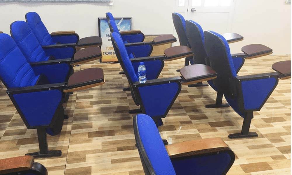 Hội trường sử dụng 50 ghế hội trường EVO1101B có bàn viết tiện lợi