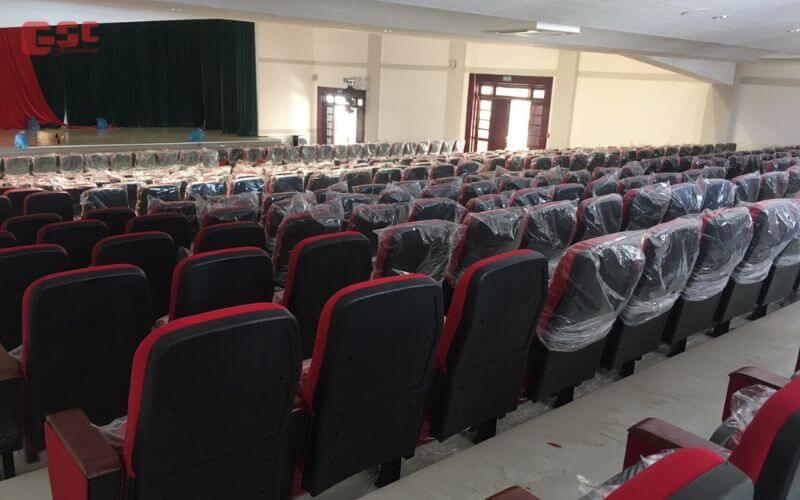 Quá trình lắp đặt 700 ghế hội trường EVO6602