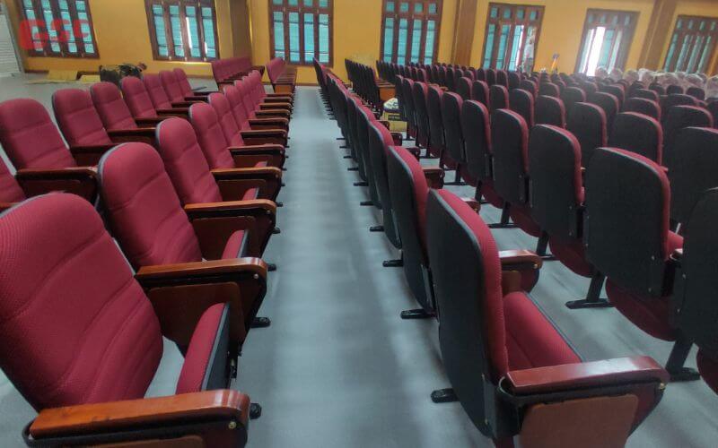 Tổng 500 ghế được sử dụng trong hội trường