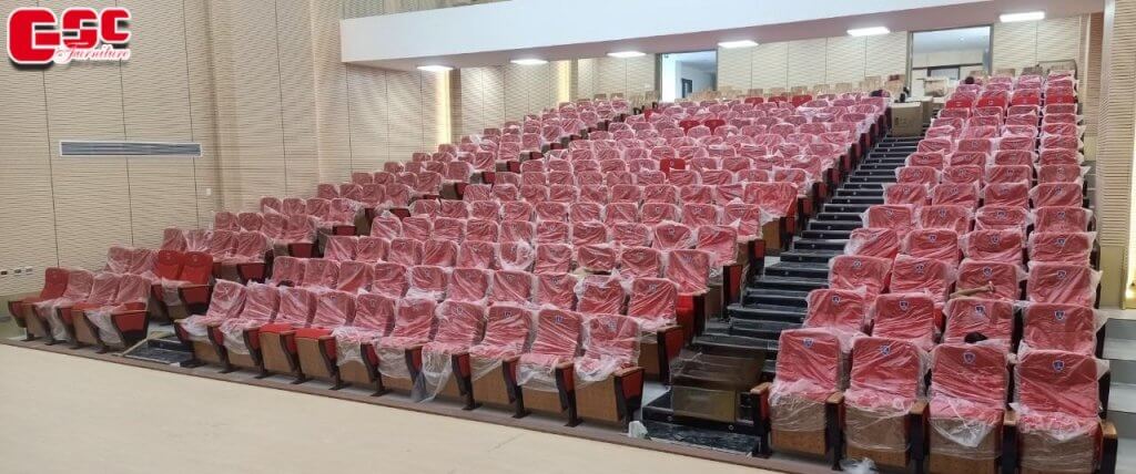 hoi truong dai hoc nguyen tat thanh tphcm 2